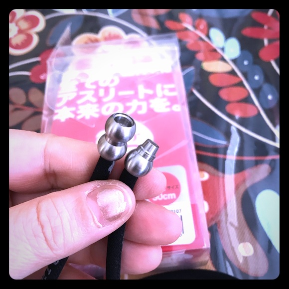 ERG Sports necklace for athletes gives edge Japan - Picture 5 of 7